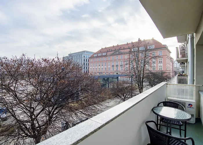 Plac Nowy Targ, Sun&snow *